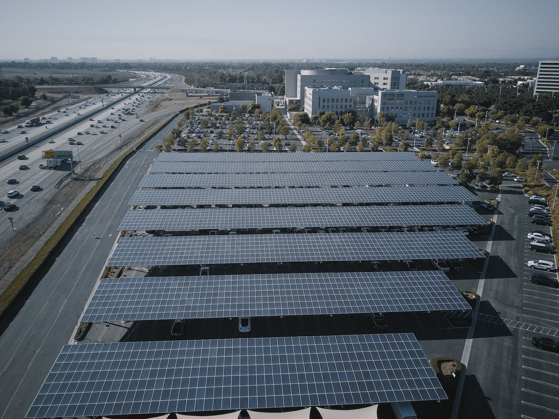 Chantier hangar photovoltaïque KBE ENERGY sur la commune de PARAHECQ