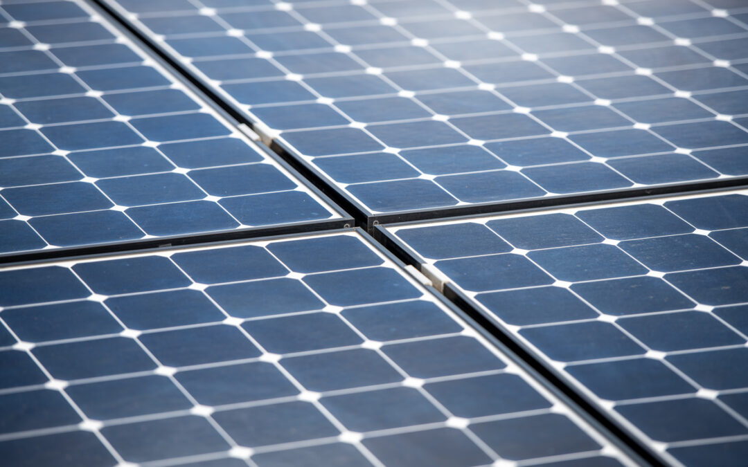 En quoi les panneaux solaires photovoltaïques sont-ils concernés par la loi AGEC ?